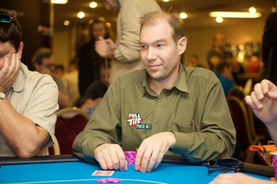 Виталий Лункин за столом Виталий Лункин