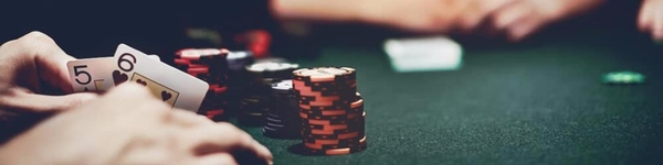 Стратегии игры в турнирах по покеру