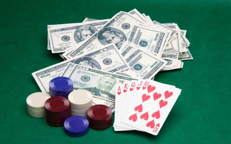 деньги в покере